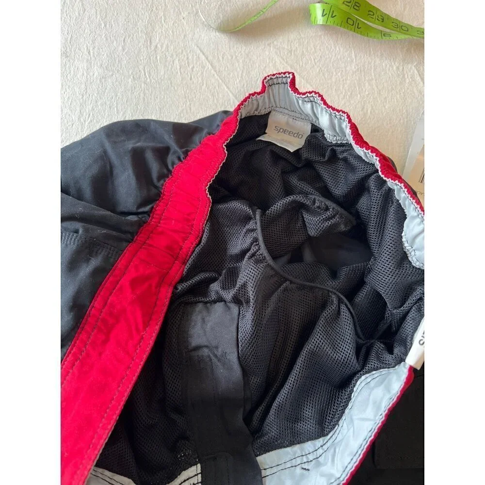 NWT Speedo Size M Black Red‎ Black Swim Shorts / Trunks Color Blocked Speedry